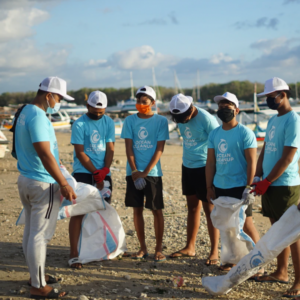 Group of GivePulse volunteers cleaning up the beach 