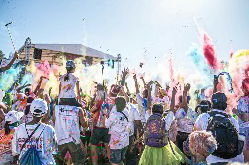 Large group of adults, children, and families, celebrating and volunteering at a 5k fun run event for National Family Volunteer Day